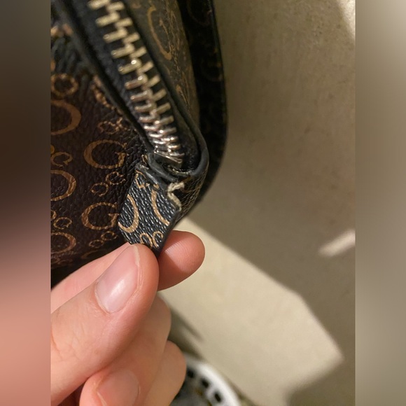 Guess crossbody purse - Picture 5 of 5